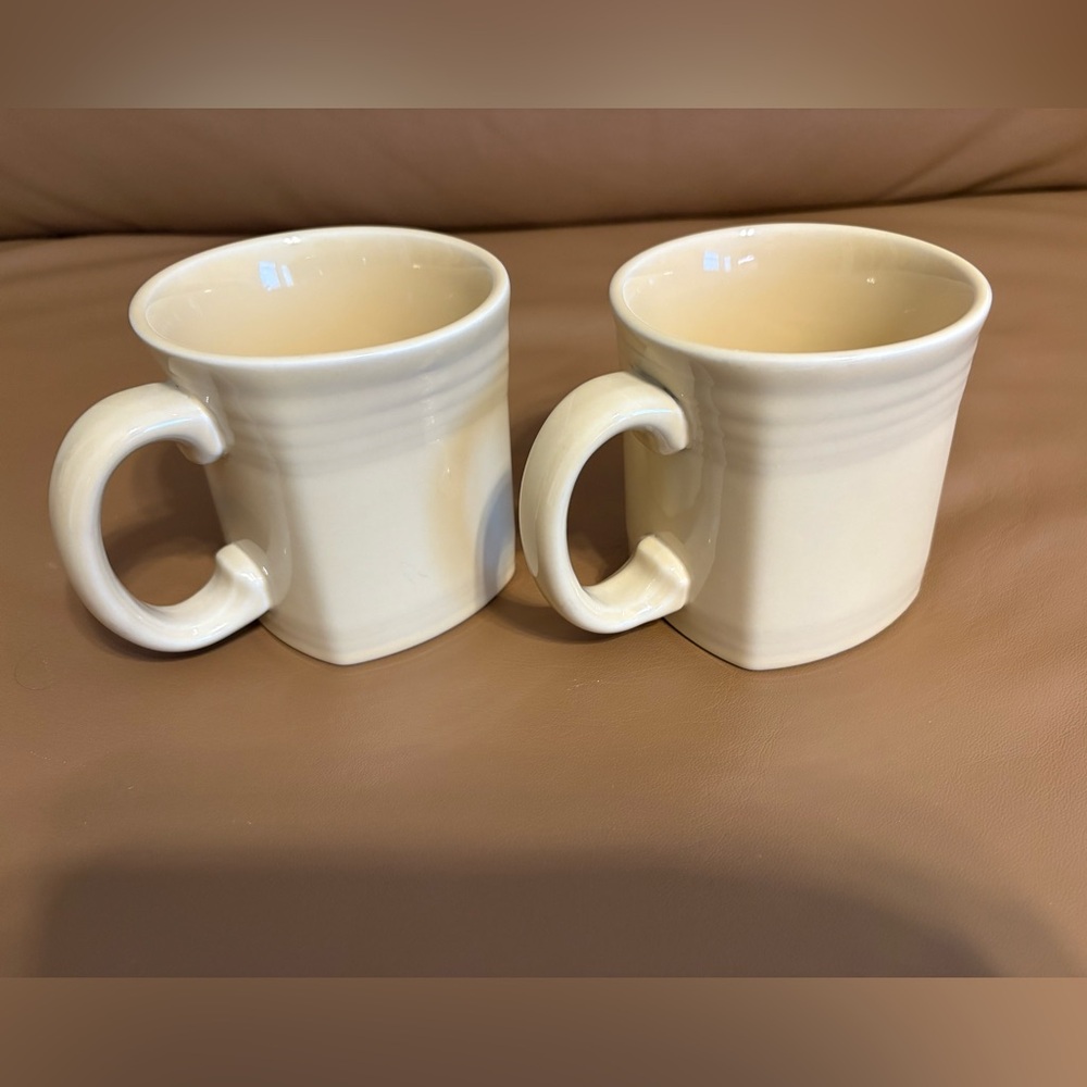 Fiesta square bottom Ivory Mugs (2) D shape handle